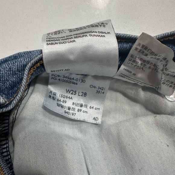 Levi Women’s Straight WEDGIE jeans 25x28 | size 4 - Picture 4 of 6